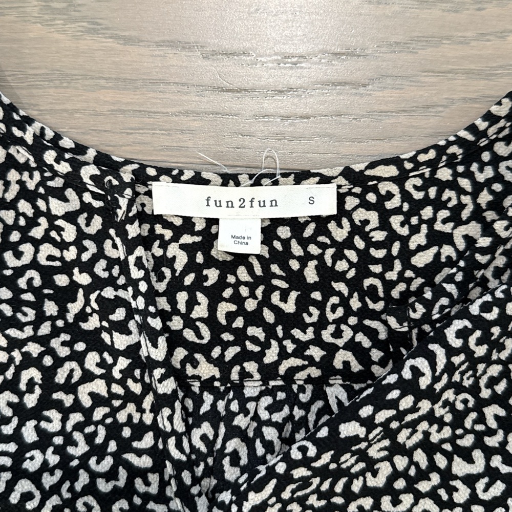 Fun2Fun Floral Top - Picture 4 of 5